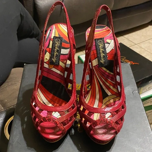 Fabulosity Chic Red Heels Size 6 - Picture 2 of 5
